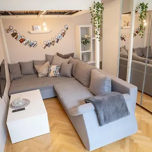 Cozy Modern Nest In The Heart Of With Netflix , Wien Österreich