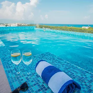 With Ocean View Pool In Av 10 & 60 Street , Playa del Carmen Mexiko